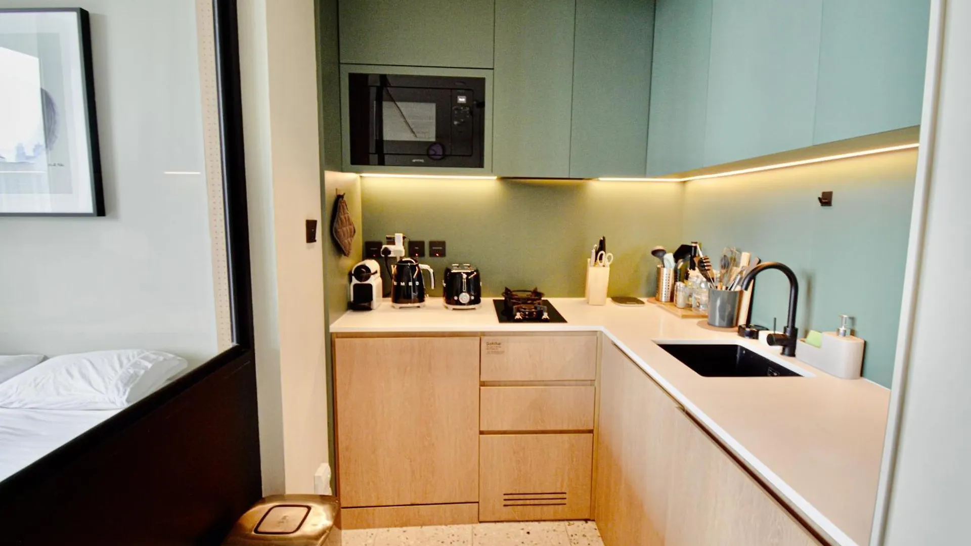 Burj View Studio At Upside Living - Business Travel Ready Dubai Apartment